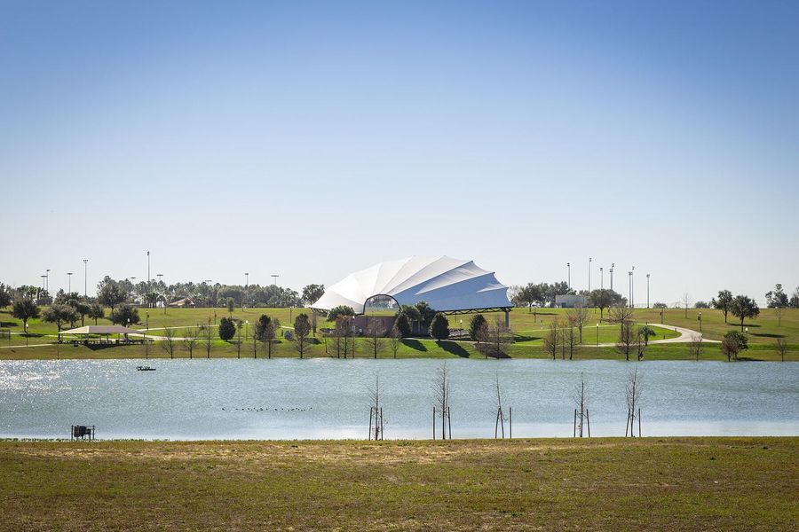 Image 27 of the Hidden Lake Townhomes community in Apopka, FL.