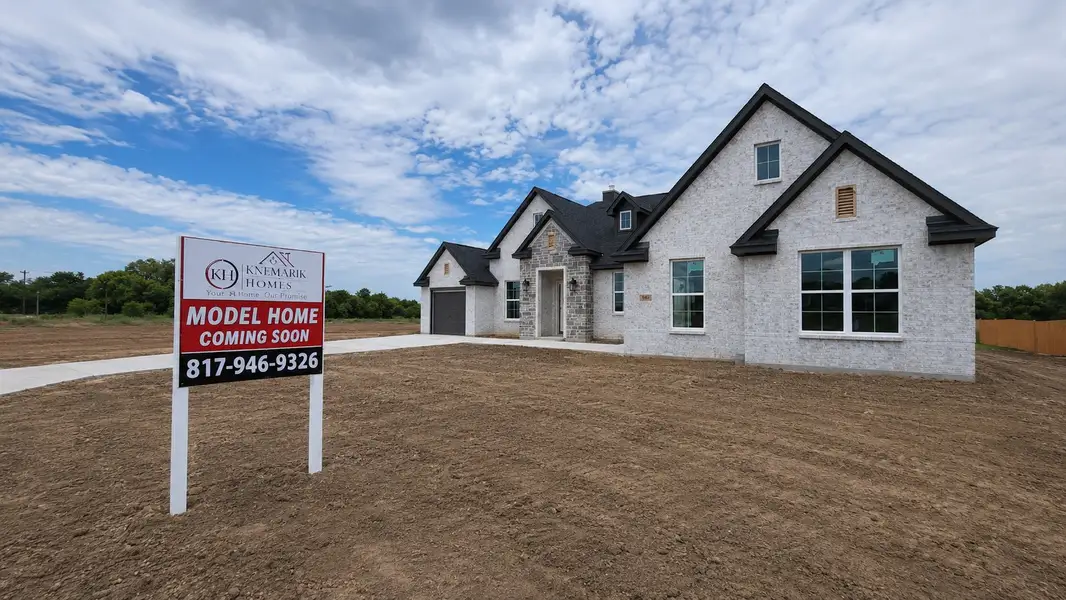 Front exterior of a home in the Paloma Ranches community, located in Justin, TX (Image 3).