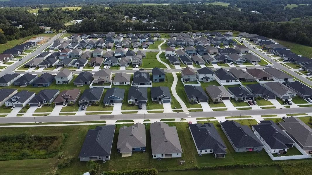 Aerial view of the Abbey Glen community in Dade City, FL, showing layout and nearby surroundings (Image 5). Aerial view of the Abbey Glen community in Dade City, FL, showing layout and nearby surroundings (Image 5).