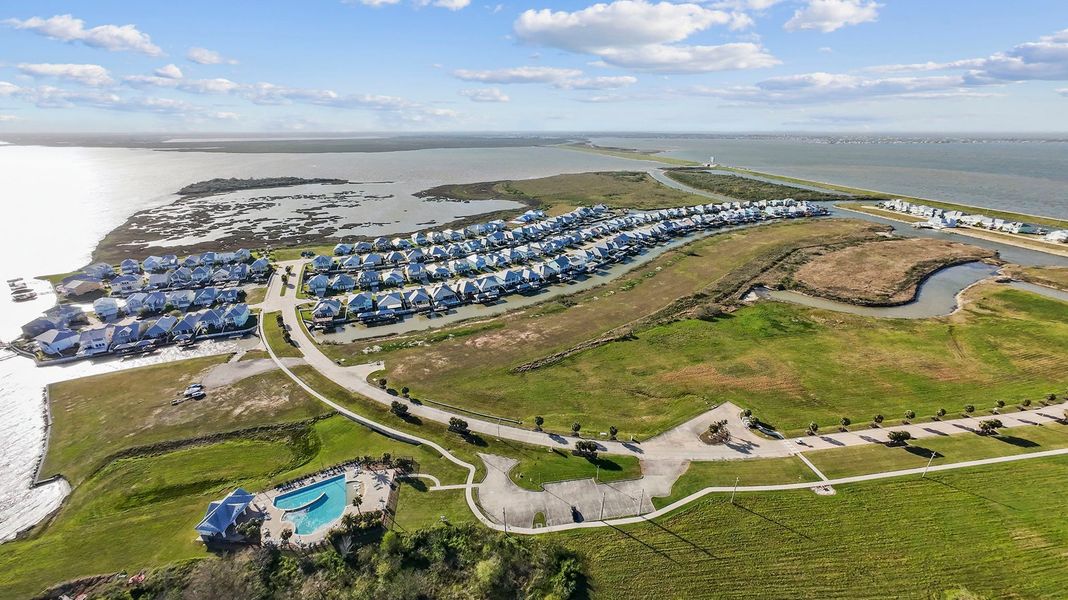 Aerial view of the Grand Cay Harbour community in Texas City, TX, showing layout and nearby surroundings (Image 15). Aerial view of the Grand Cay Harbour community in Texas City, TX, showing layout and nearby surroundings (Image 15).