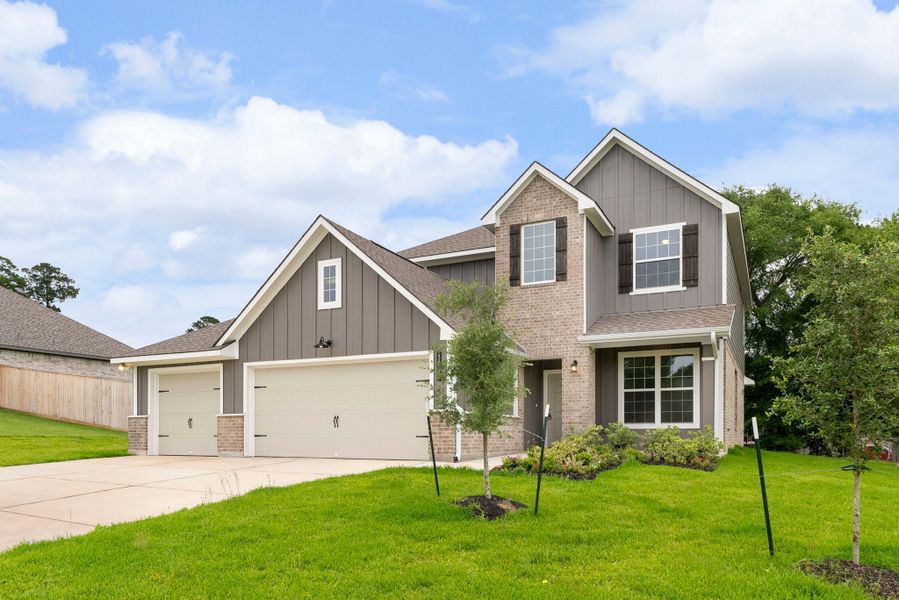 Front exterior of a home in the Spring Lake community, located in Huntsville, TX (Image 3).
