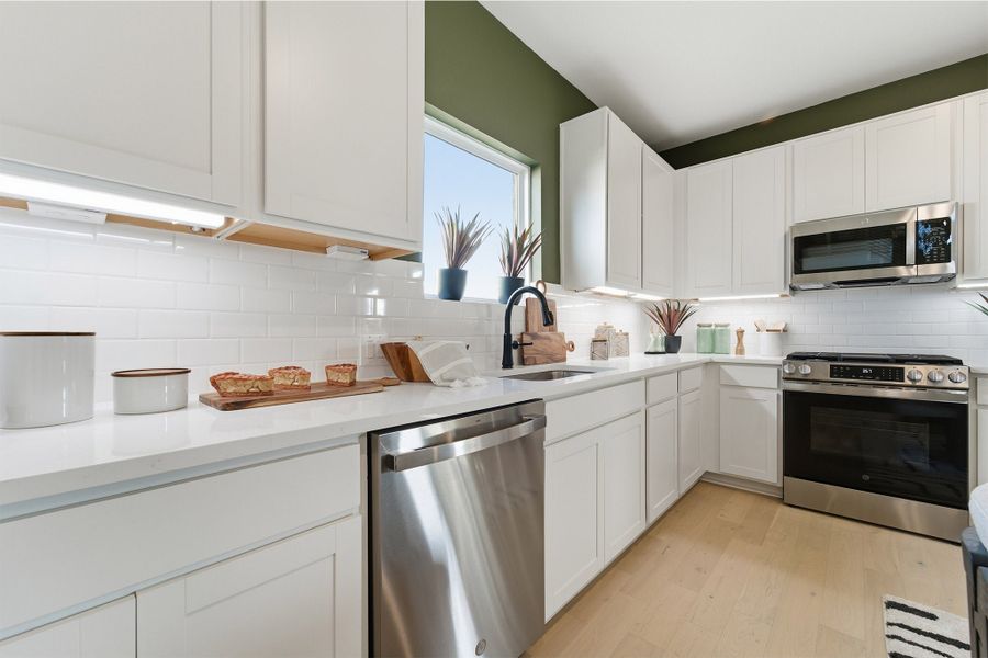 Furnished interior in a model home at Ashland in Angleton (Image 67).