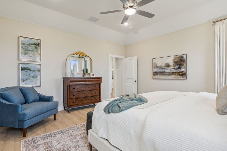 Furnished interior in a model home at Lakeway Estates in Waxahachie (Image 28). Furnished interior in a model home at Lakeway Estates in Waxahachie (Image 28).