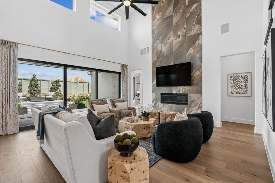 Dramatic Great Room with Floor-to-Ceiling Fireplace Dramatic Great Room with Floor-to-Ceiling Fireplace