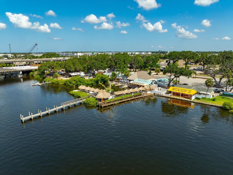 On the shores of Manatee River, Ellenton features many waterfront restaurants a few miles from Woodland Preserve.