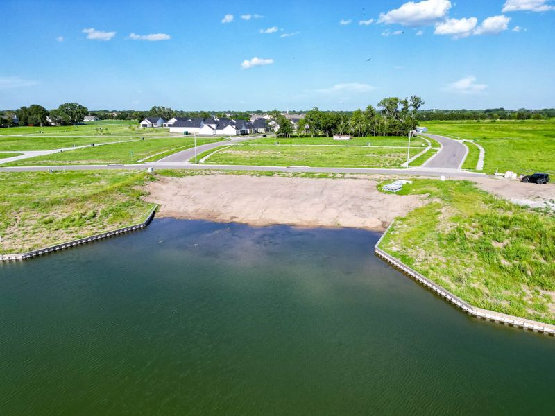 Natural surroundings and green spaces near The Courtyards at The Moorings in Wichita, KS (Image 20).
