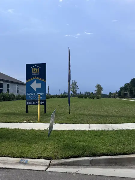 A spacious green lot ready for development in Jennings Farm by LGI Homes (Middleburg, FL).