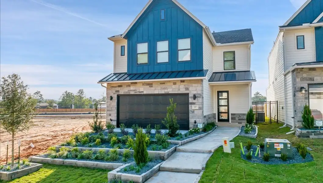 Front exterior of a home in the Summer Place  35' community, located in Montgomery, TX (Image 10).