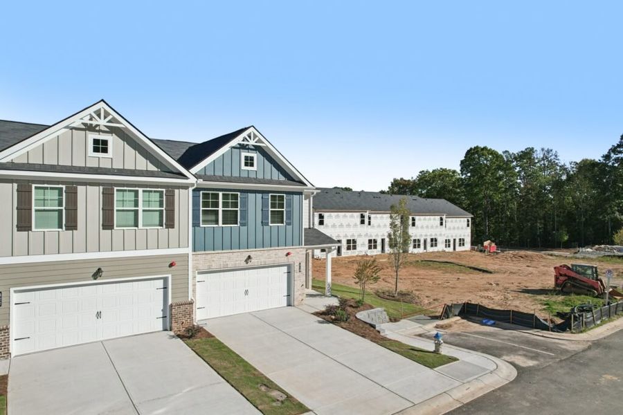 Front exterior of a home in the Chastain Heights community, located in Woodstock, GA (Image 19).