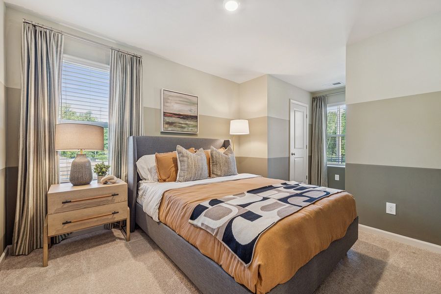 Cannalily | Secondary Bedroom
