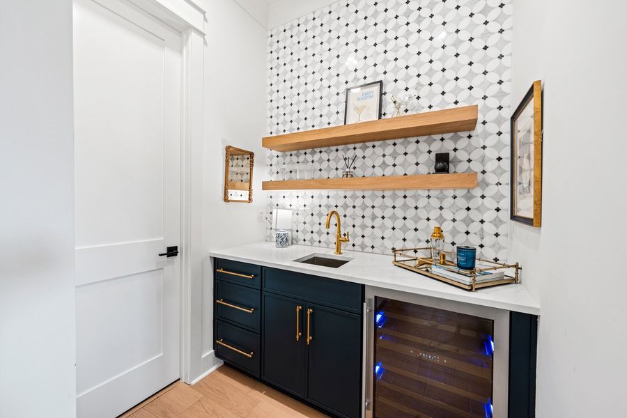 Steamboat Landing - Freeport, FL - Salt & Pine Luxury Homes - DSLD Homes - Brentwood II H - Wet Bar