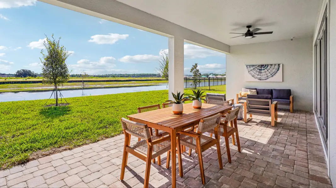 Exterior details of a home in Ardisia Park, New Smyrna Beach (Image 13).