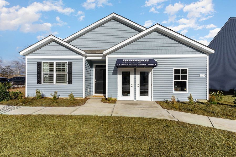 Front exterior of a home in the Island Green community, located in Myrtle Beach, SC (Image 17).