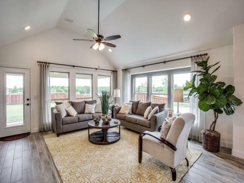 Image 5 of the Queensgate community in Mansfield, TX.