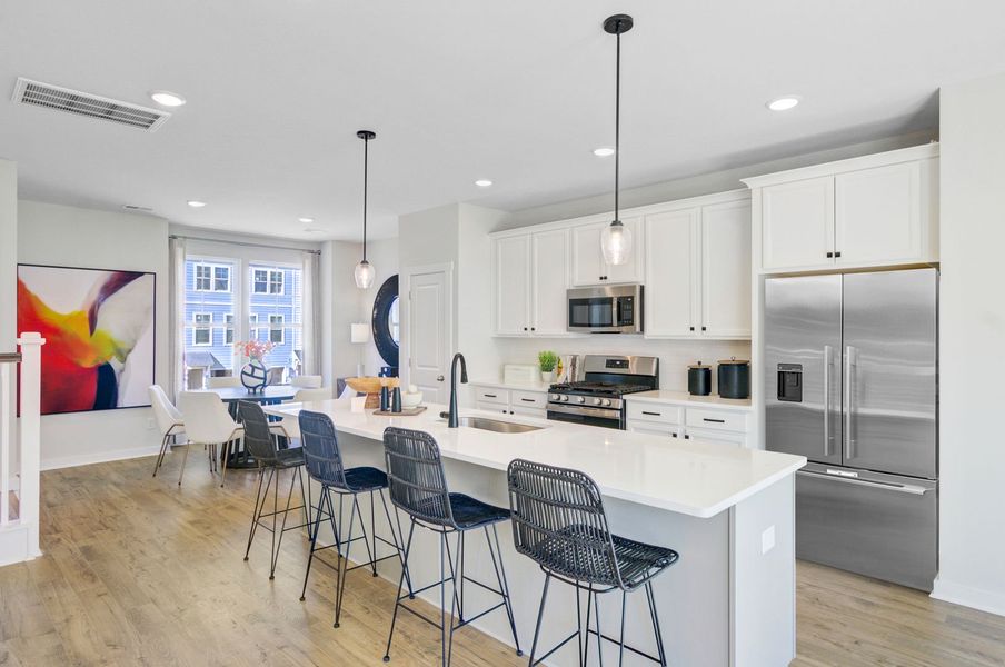 Beautifully crafted kitchen that blends form and function Beautifully crafted kitchen that blends form and function