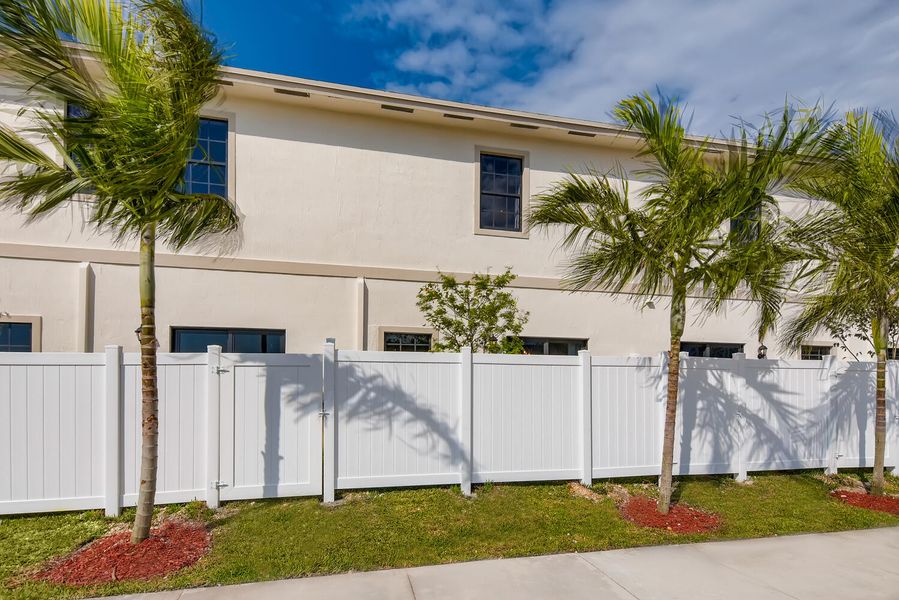 Image 31 of the Regal Palm Square community in Florida City, FL.