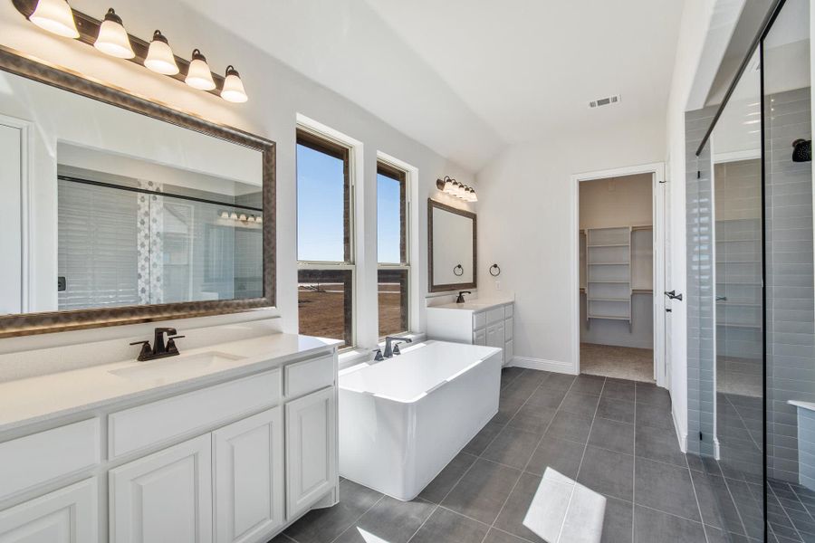 Primary Bathroom | Concept 3141 at Hidden Creek Estates in Van Alstyne, TX by Landsea Homes