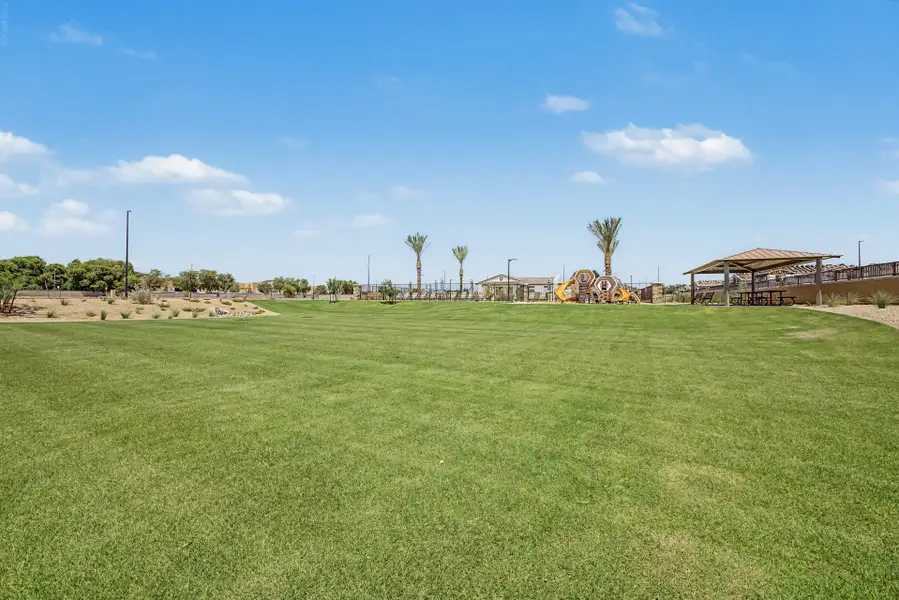 Natural surroundings and green spaces near Bella Storia in Gilbert, AZ (Image 15).