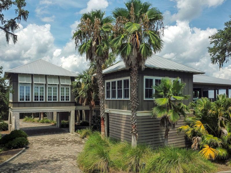 Front exterior of a home in the Oyster Bay Harbour community, located in Fernandina Beach, FL (Image 4).