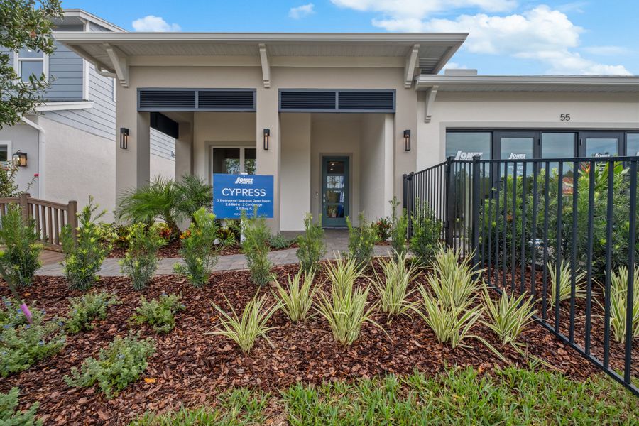 Exterior details of a home in Ridgehaven, Ormond Beach (Image 3).