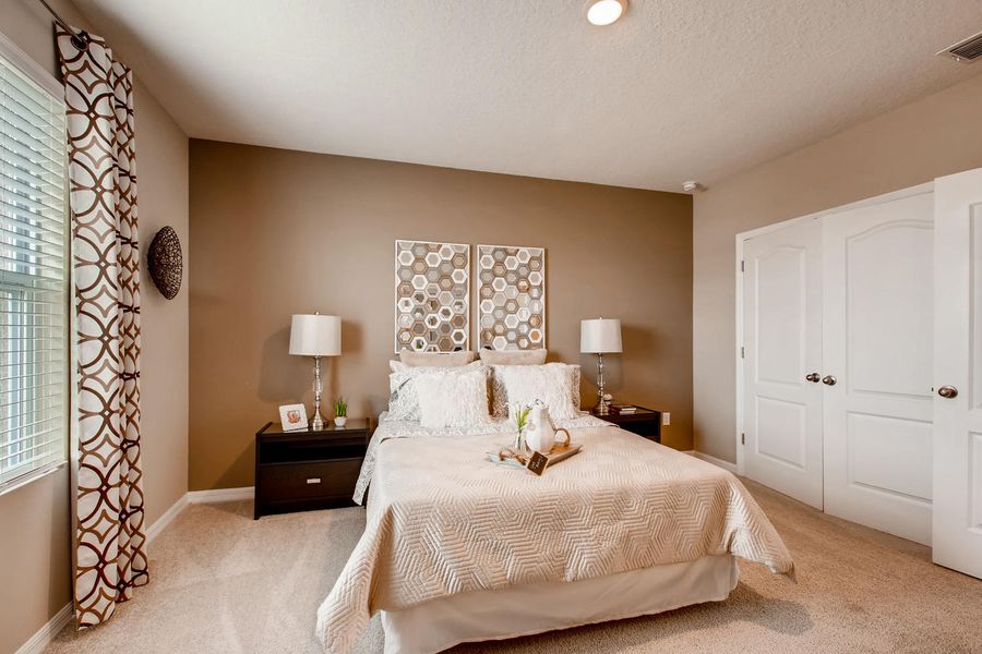 Image 5 of the Oak Pointe Townhomes community in Apopka, FL.