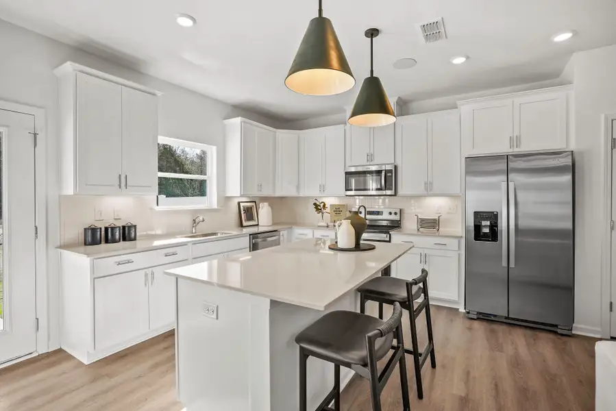 Kitchen with Large Islands Kitchen with Large Islands