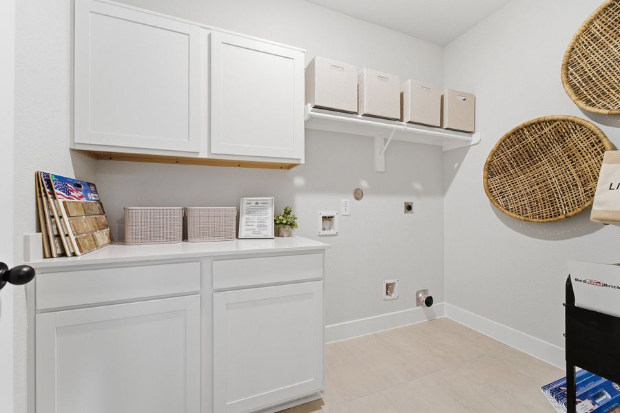 Furnished interior in a model home at Pecan Estates in Crosby (Image 7).