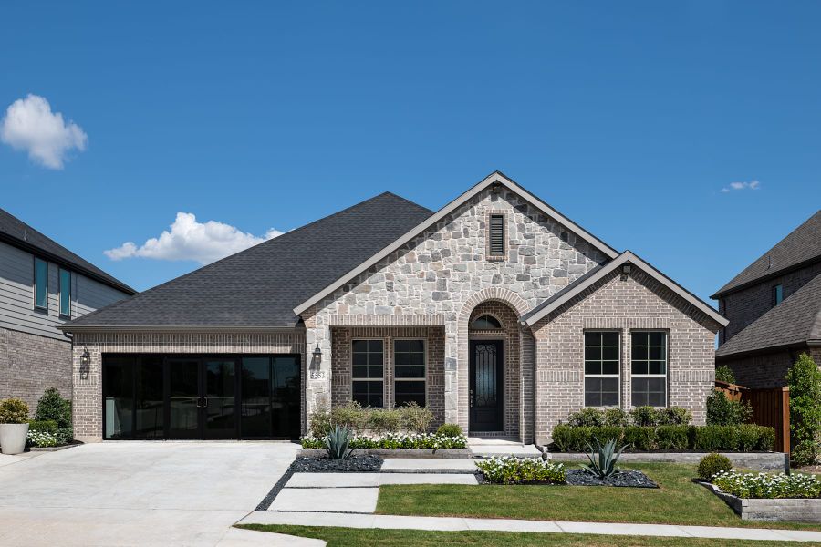 Front exterior of a home in the The View 60s community, located in Mansfield, TX (Image 7).