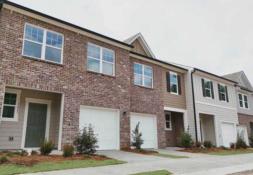 Front exterior of a home in the Kingston Cove community, located in Auburn, GA (Image 5).