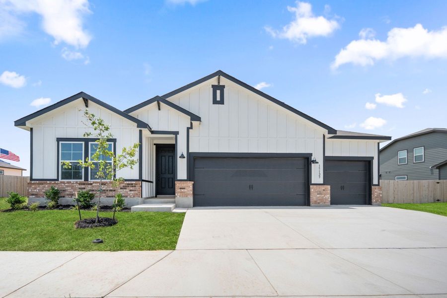 Front exterior of a home in the Hickory Ridge Estates community, located in Elmendorf, TX (Image 28).