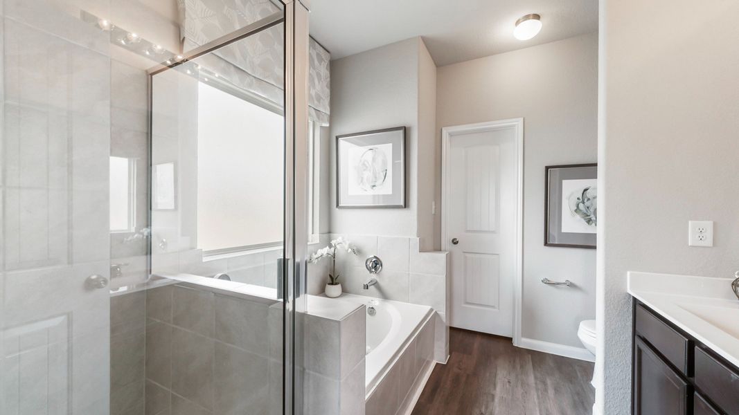 Mackenzie Creek Model Home Primary Bathroom