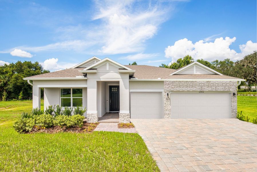 Front exterior of a home in the Stillwater Cove community, located in Astatula, FL (Image 2).