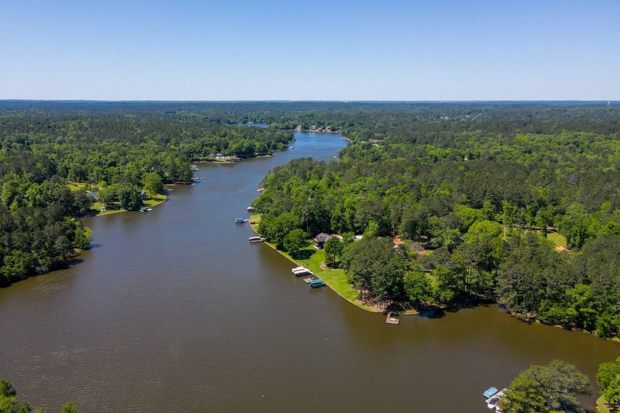 Natural surroundings and green spaces near Club Cottages at Harbor Club in Greensboro, GA (Image 13).