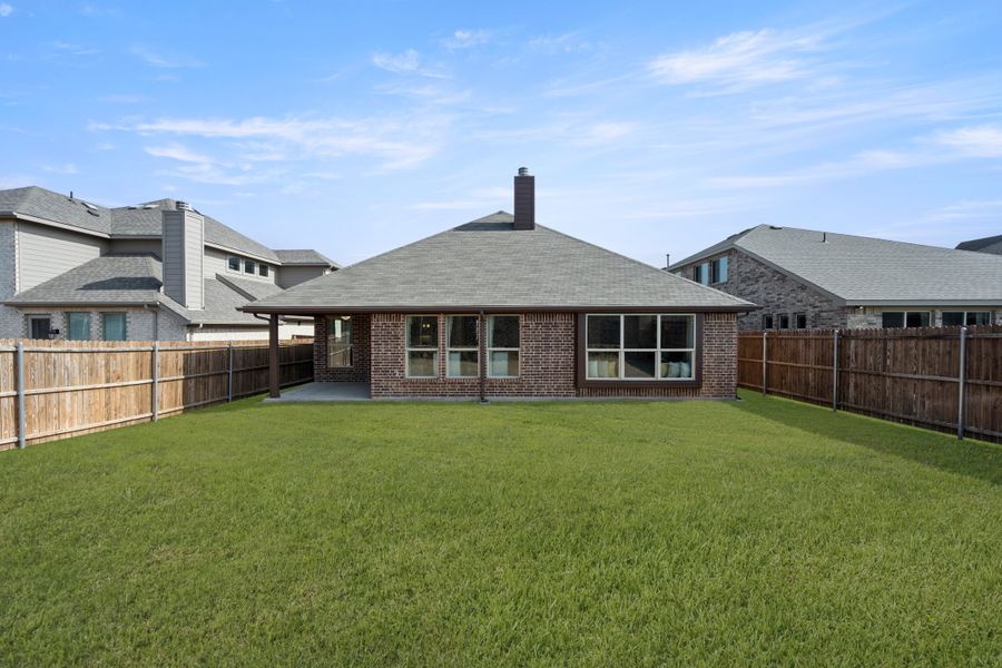 Exterior details of a home in Hulen Trails, Fort Worth (Image 5).