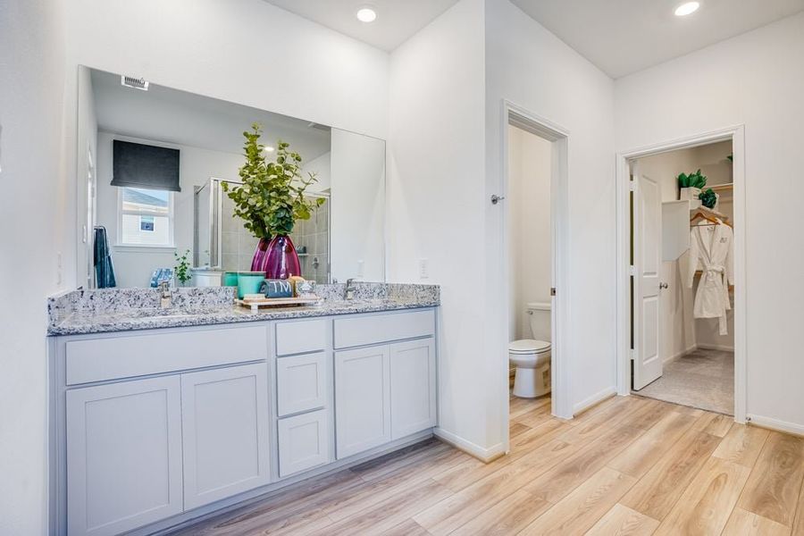 Furnished interior in a model home at Raburn Reserve 50s in Tomball (Image 89).