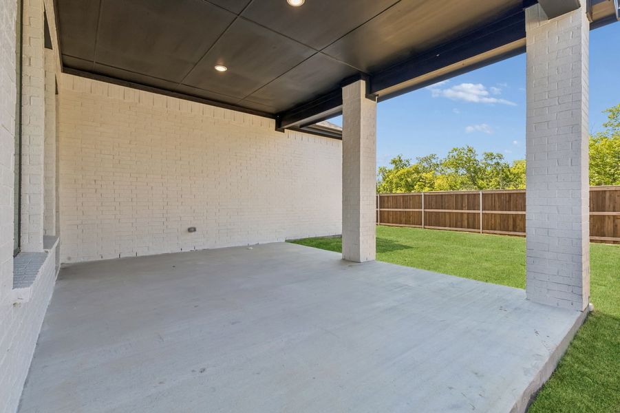 Front exterior of a home in the Parkmont – Timberbrook community, located in Justin, TX (Image 34).