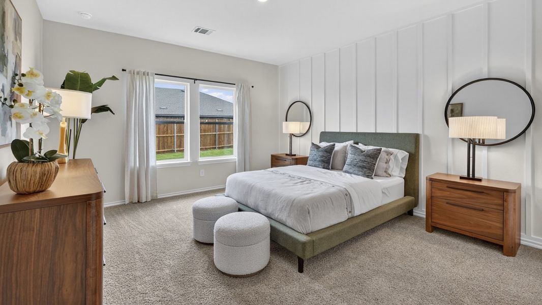 Furnished interior in a model home at Forestbrook Estates in Paris (Image 36).