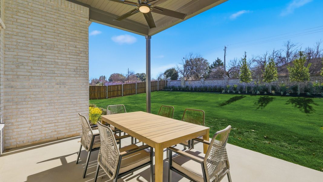 Exterior details of a home in Lakeshore Bluffs, Shady Shores (Image 3).