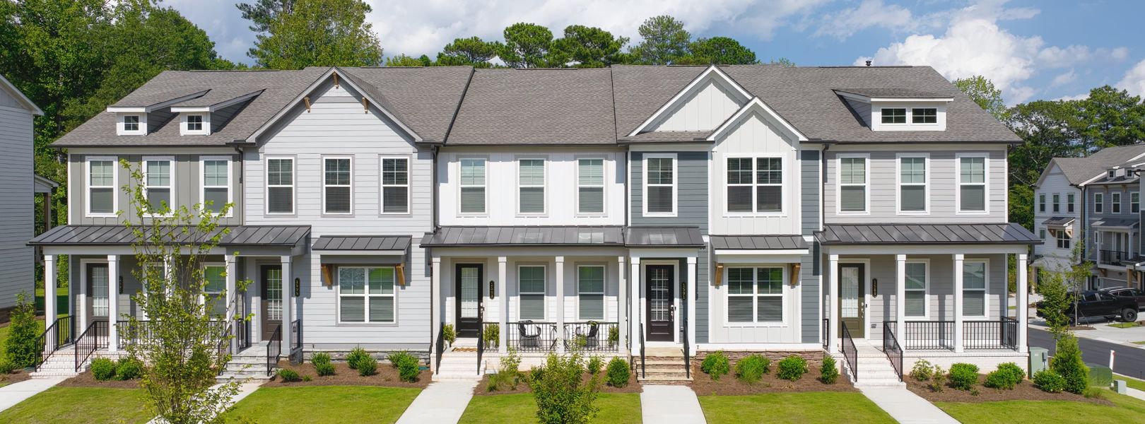 Towns at Creekside Streetscape