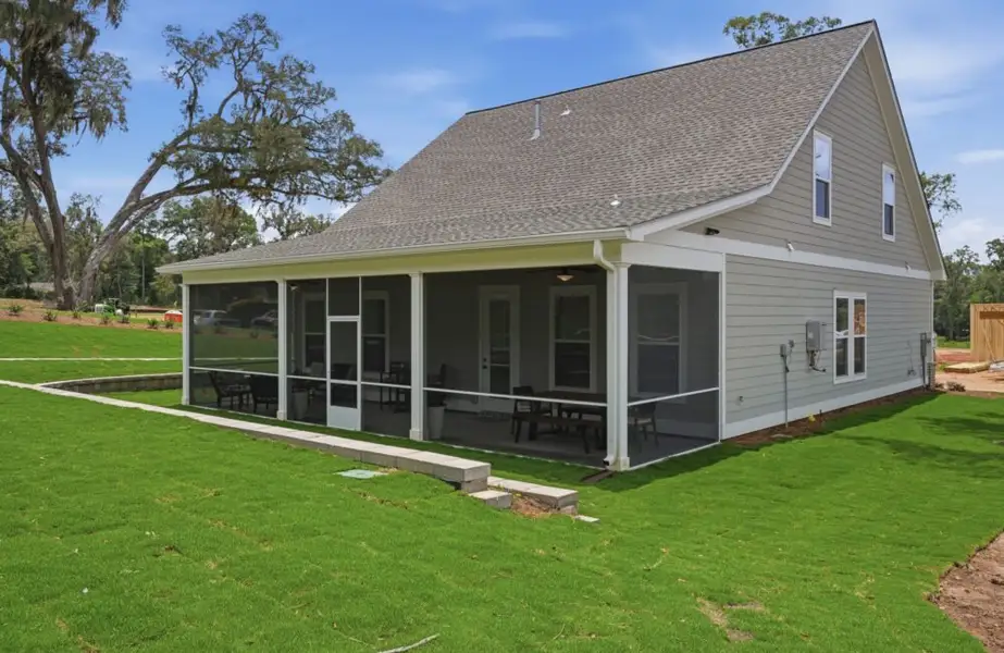 Exterior details of a home in Oak Haven, Tallahassee (Image 3).
