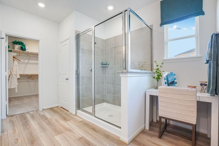 Furnished interior in a model home at Raburn Reserve 50s in Tomball (Image 90).