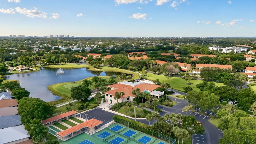 Aerial of pickleball courts