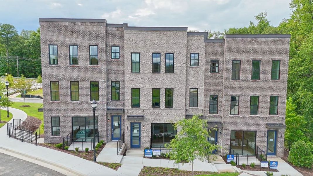 Condo located in Echo Park, Suwanee, highlighting architectural design (Image 8).