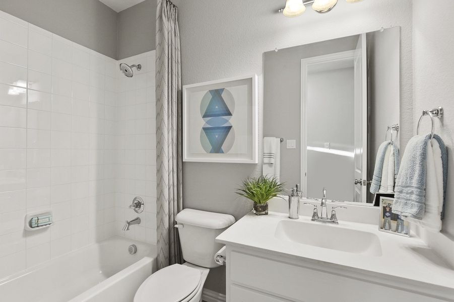 Plan 1523 in Lilyana Secondary Bathroom Photo by American Legend Homes