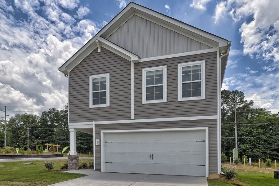 Front exterior of a home in the Hidden Hills community, located in Laurens, SC (Image 5).