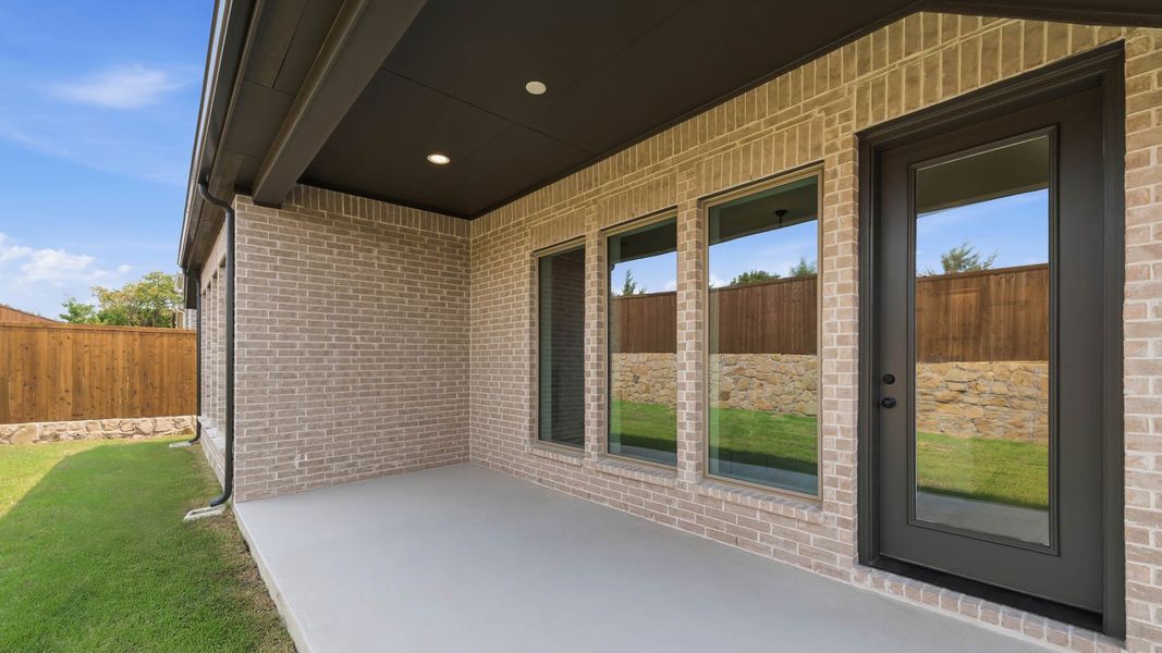 Exterior details of a home in Canyon Falls 50', Northlake (Image 3).