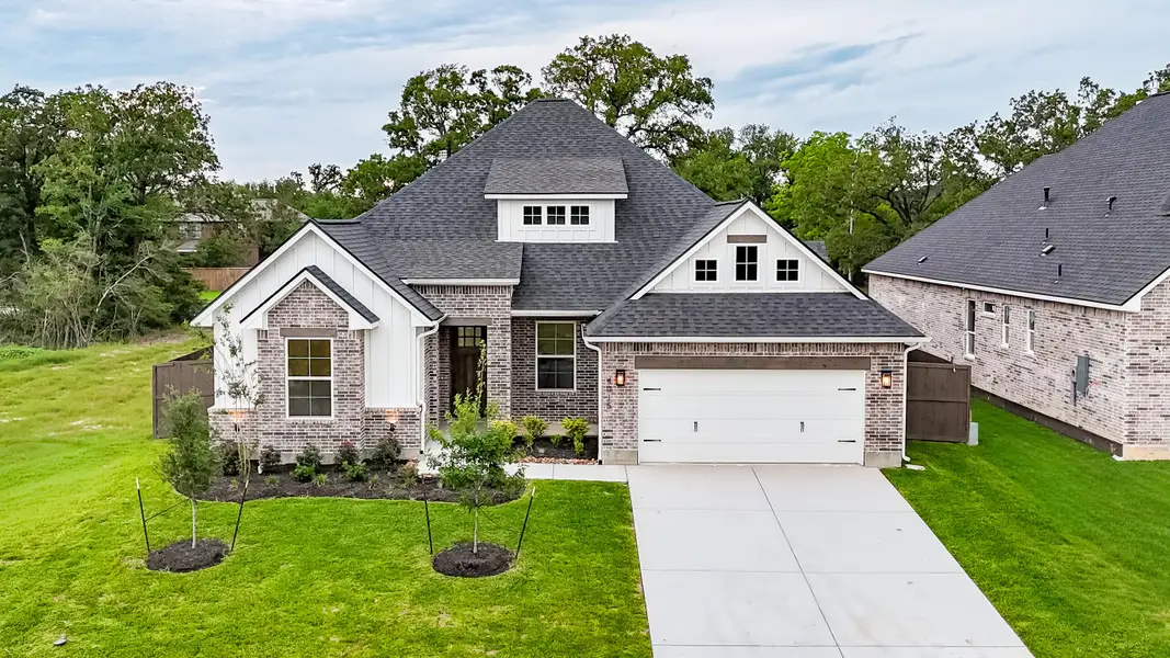 Front exterior of a home in the Oakmont community, located in Bryan, TX (Image 3).
