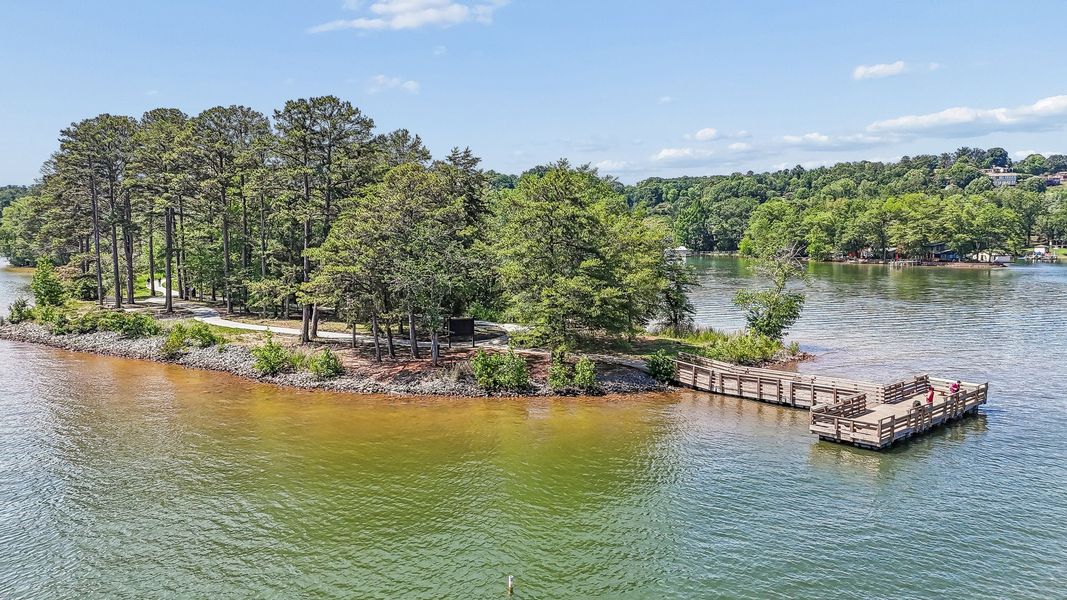 Natural surroundings and green spaces near Esplanade at Lake Hickory in Taylorsville, NC (Image 18).