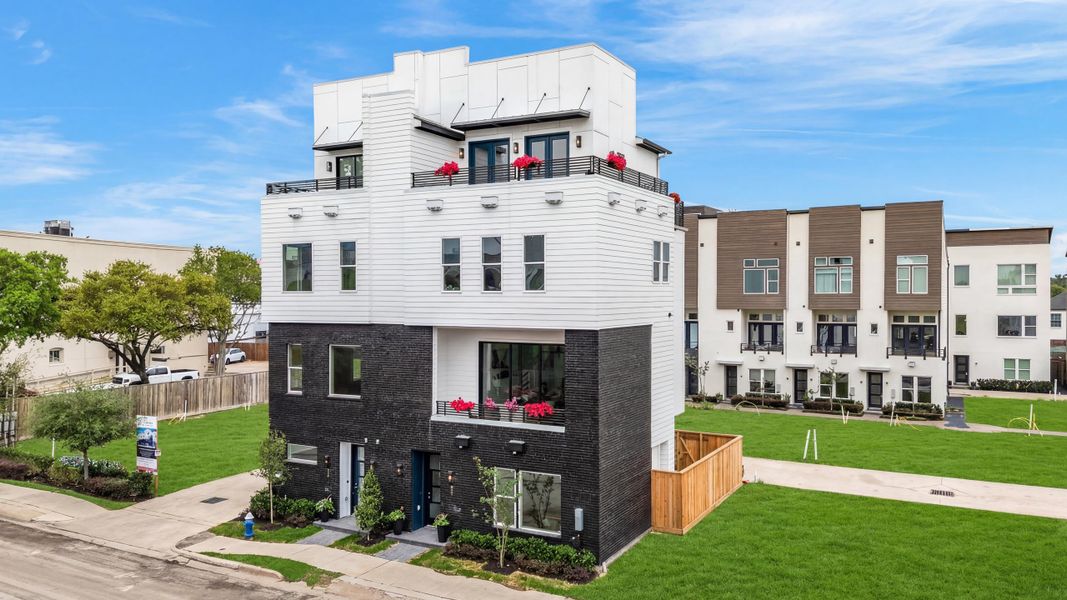 Image 17 of the Commerce Row community in Houston, TX.