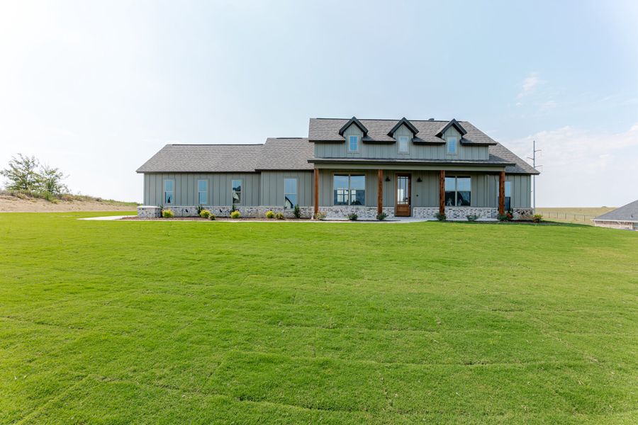 Exterior details of a home in Weatherford, TX, Weatherford (Image 4).